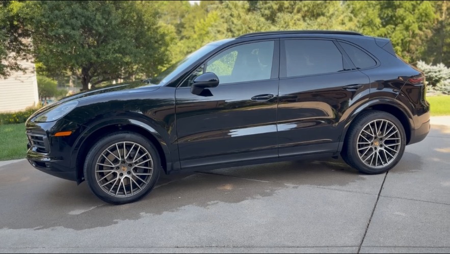 Side profile of a detailed black Porsche Cayenne